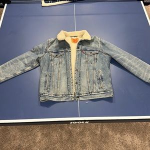 Levi's Sherpa Lined Jean Jacket Size LARGE